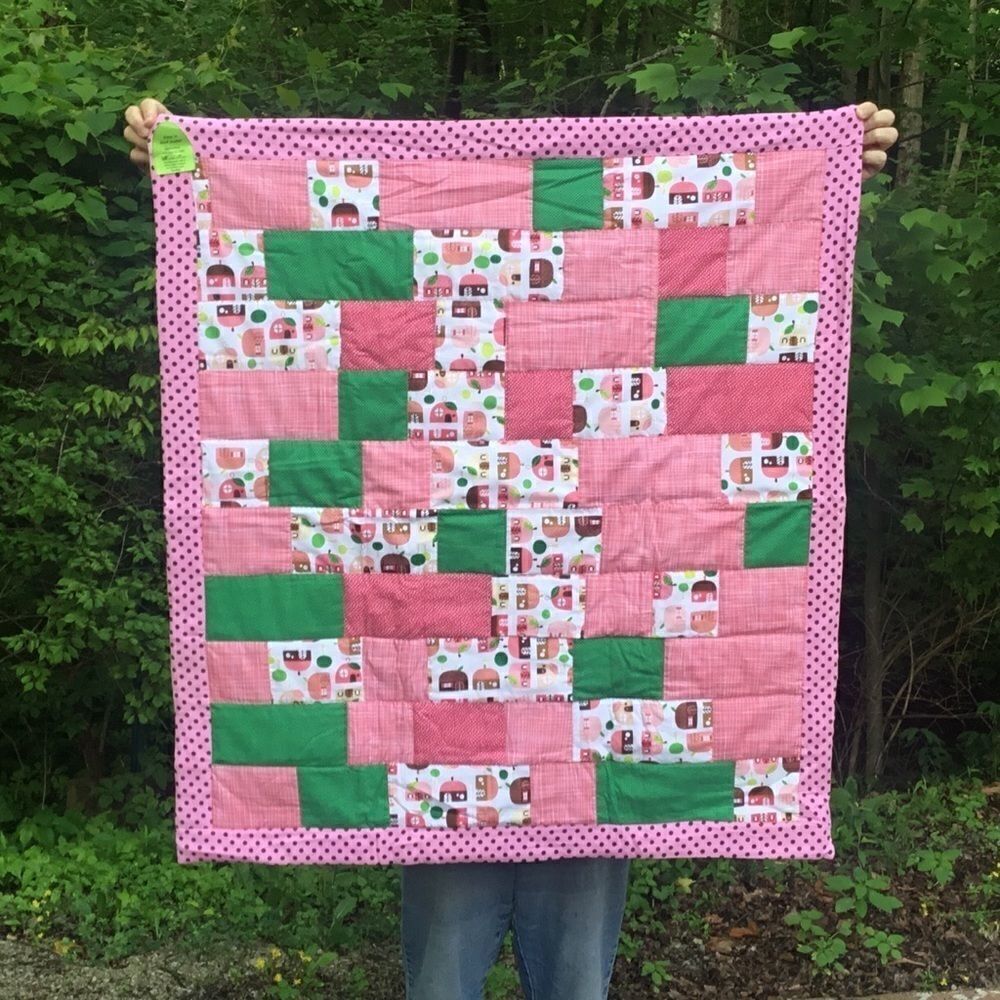 NWT Hand Crafted Pink & Green Acorn Houses Quilt